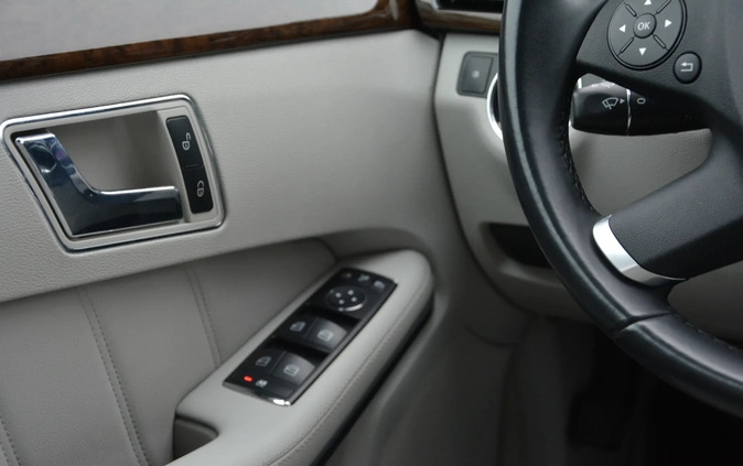 Mercedes-Benz Klasa E cena 49900 przebieg: 278000, rok produkcji 2010 z Łobez małe 379